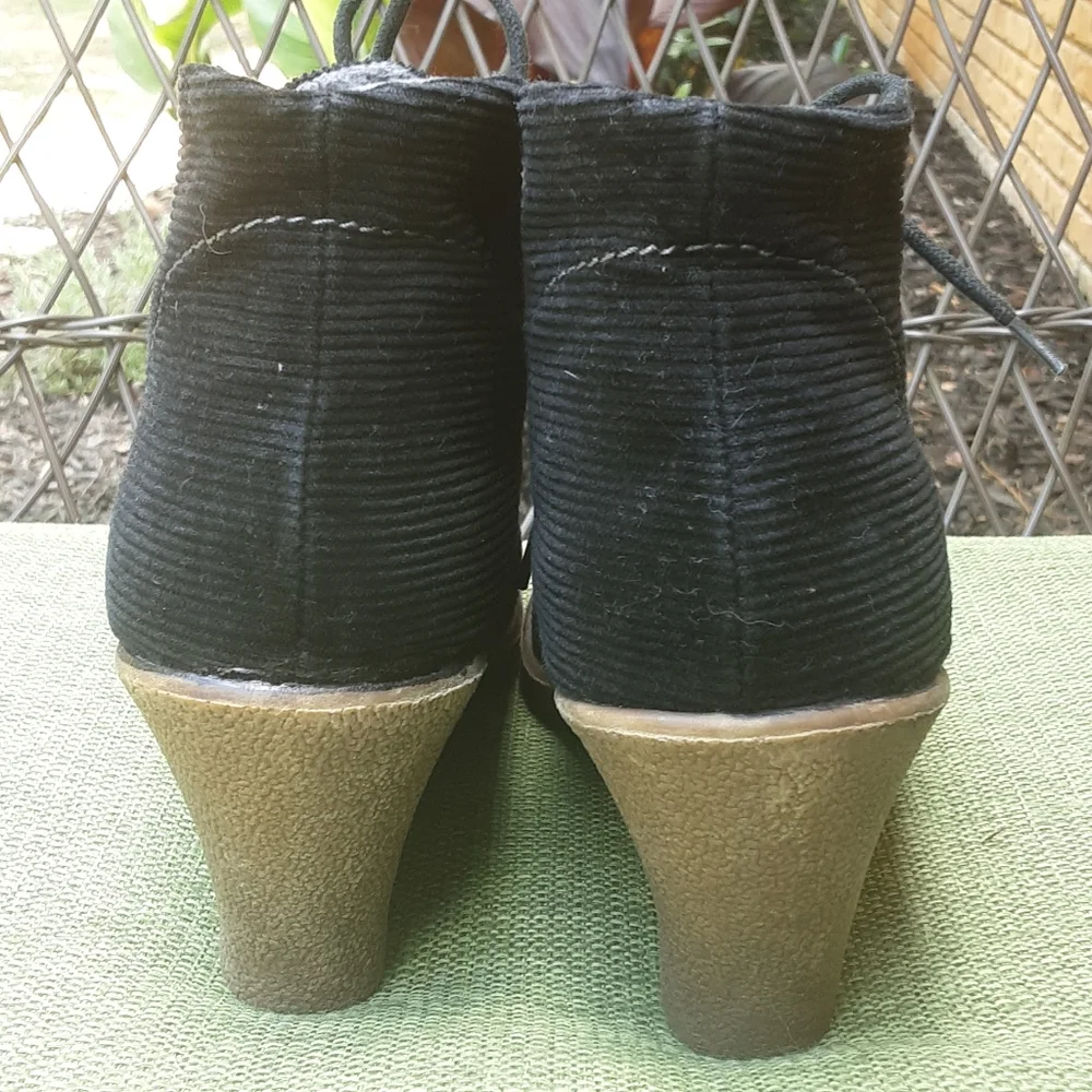 Big Budda Utah Wedge Bootie Size 8.5.